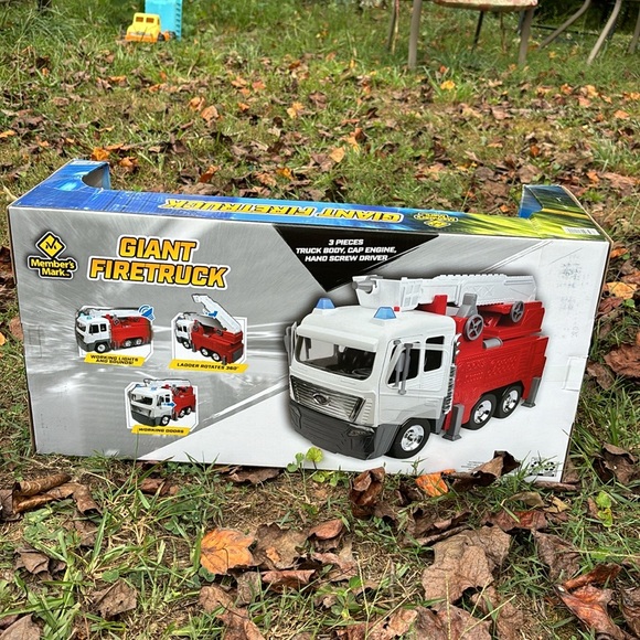 MEMBERS MARK GIANT FIRE TRUCK 23”X11.5”X7.5”WIDE - Picture 6 of 9